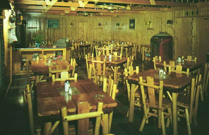 Suttons Wagon Wheel - Interior View (newer photo)